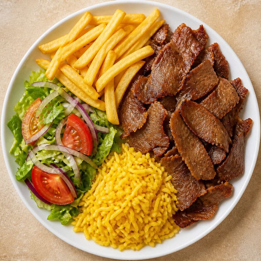 Plato de Kebab con Patatas y Ensalada